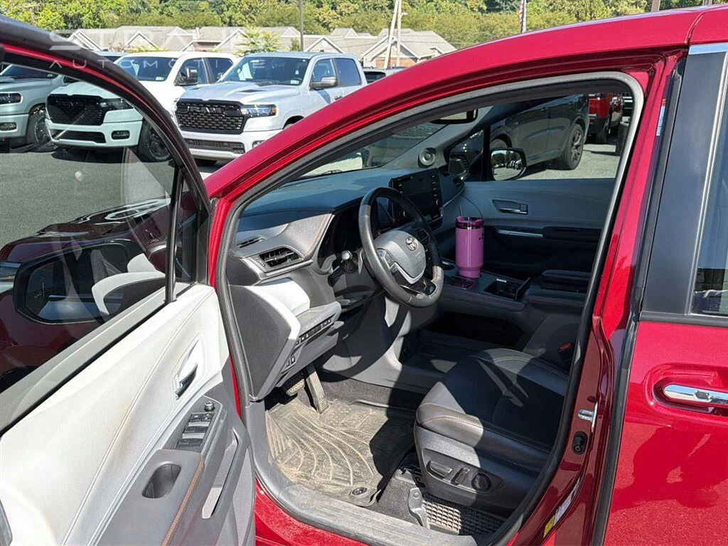 Used 2022 Ruby Flare Pearl TOYOTA  image 11
