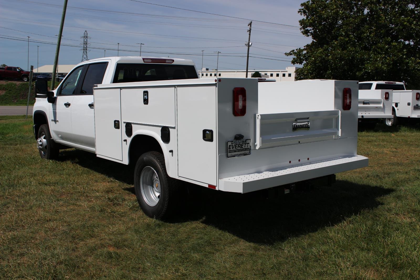 New 2026 Summit White Chevrolet Work Truck image 4