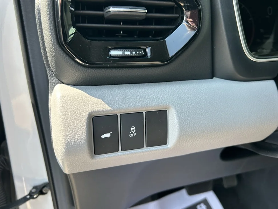 Used 2024 White Honda EX-L 7 Passenger image 8