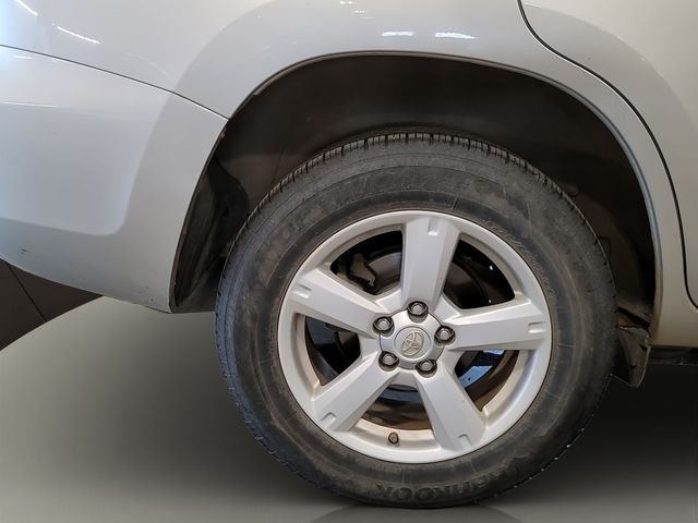 Used 2008 Classic Silver Metallic Toyota Base image 31