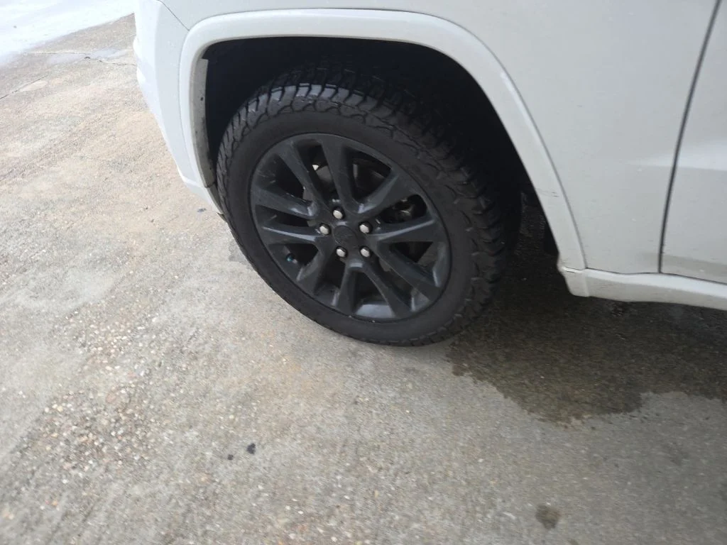 Used 2019 White Jeep Altitude image 13