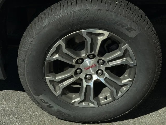 Used 2025 White GMC SLT image 8