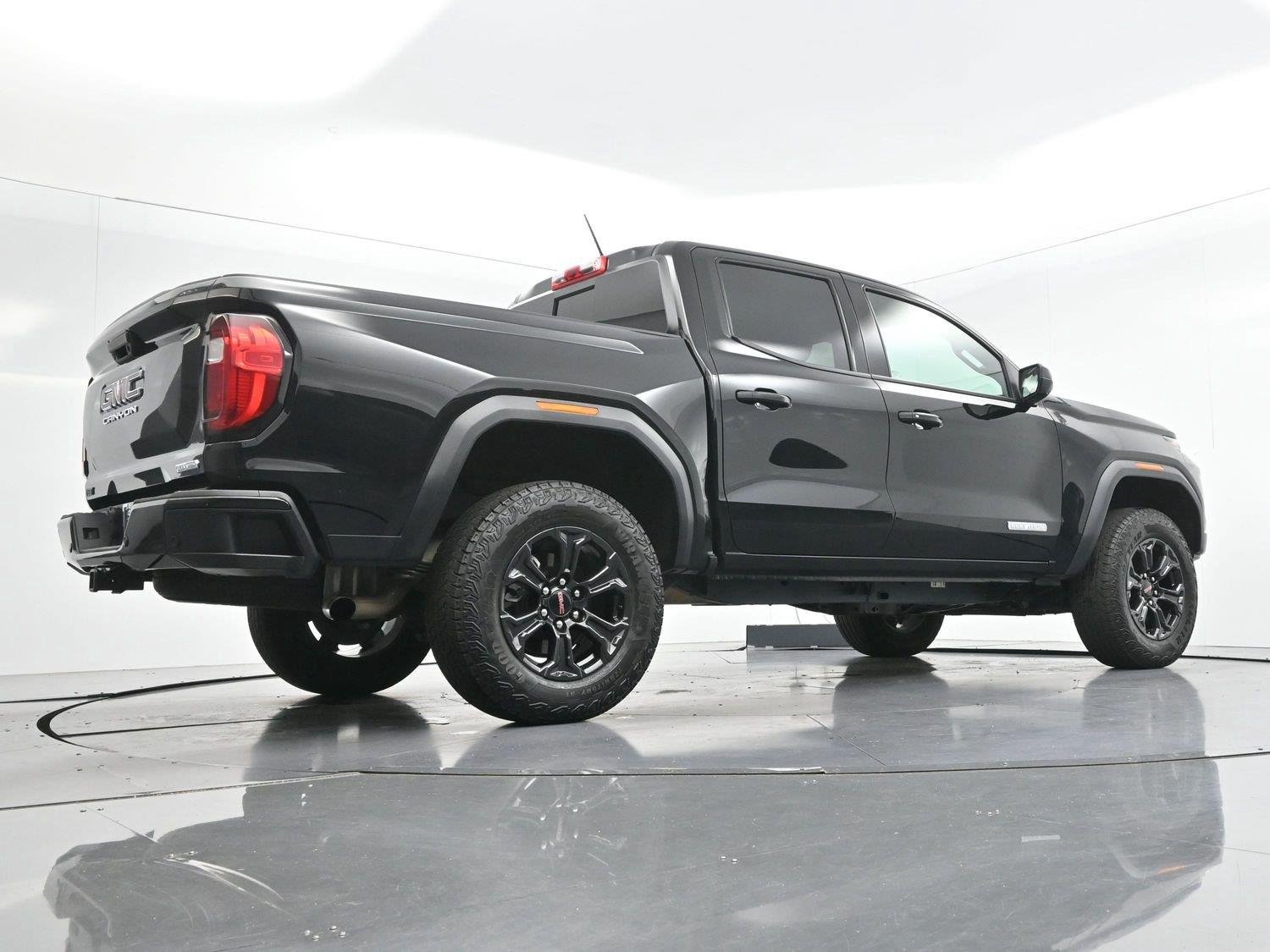 Used 2025 Onyx Black GMC Elevation image 48