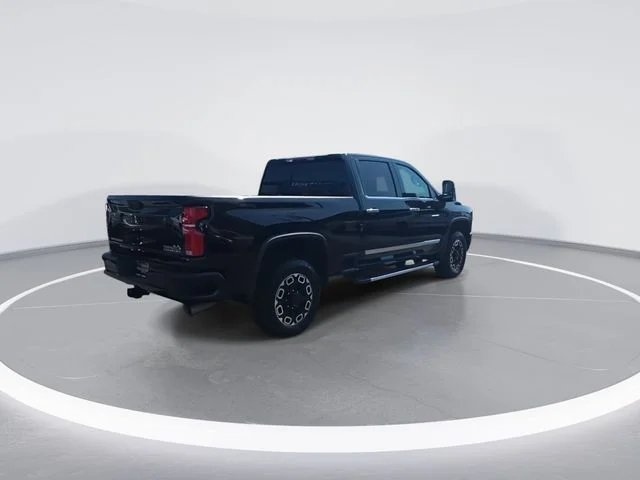 Used 2024 Black Chevrolet High Country image 4
