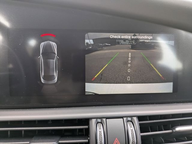 New 2025 Milano White Exterior Paint Alfa Romeo Base image 14