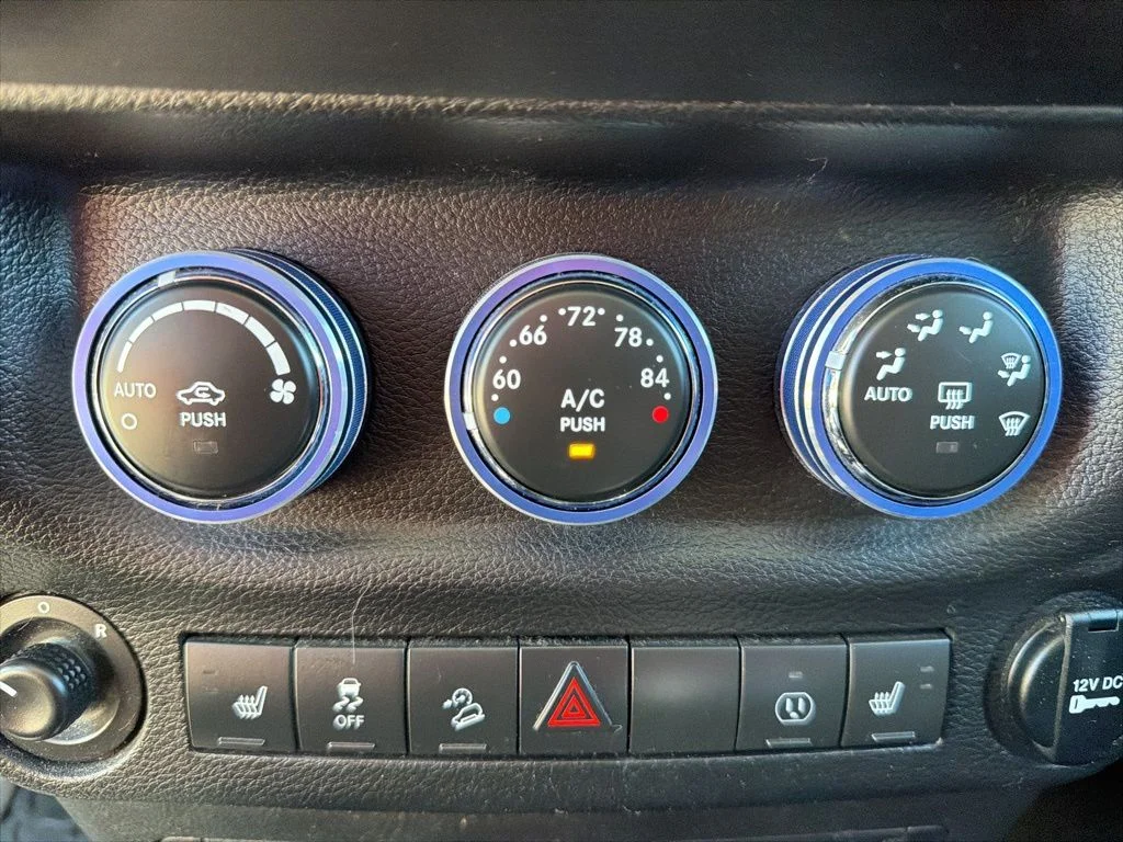 Used 2014 White Jeep Unlimited Sahara image 39