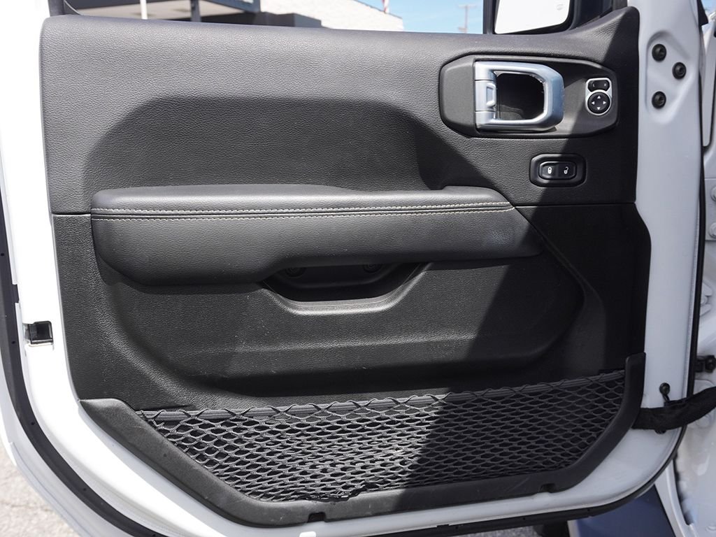 Used 2023 White Jeep Overland image 17