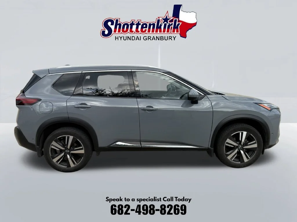 Used 2022 Boulder Gray Nissan Platinum image 5