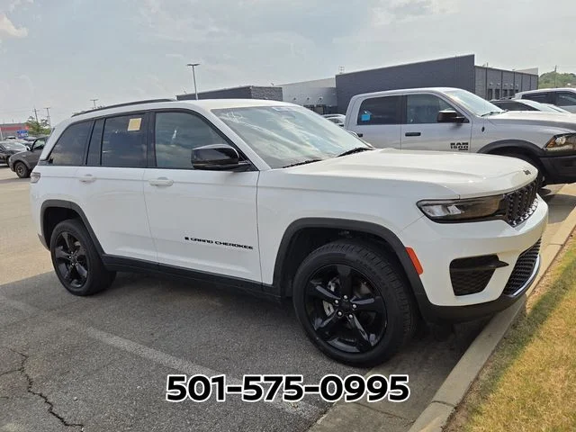 Used 2023 White Jeep Altitude X image 7