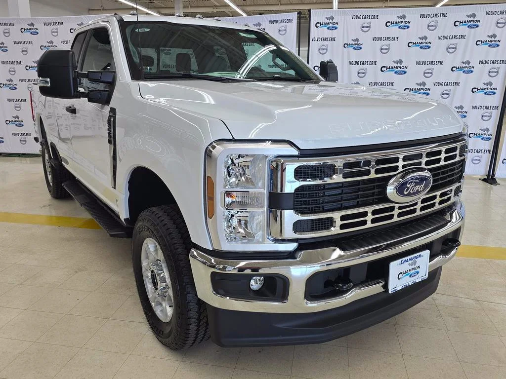 New 2026 Oxford White Ford F-250® XLT image 1