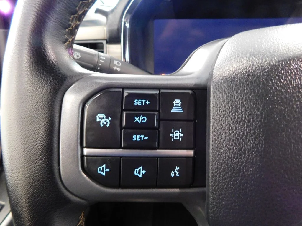 Certified Used 2025 Oxford White Ford Lariat image 22