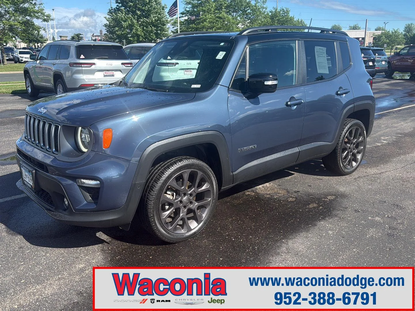 Used 2023 Slate Blue Pearlcoat Jeep Limited image 1