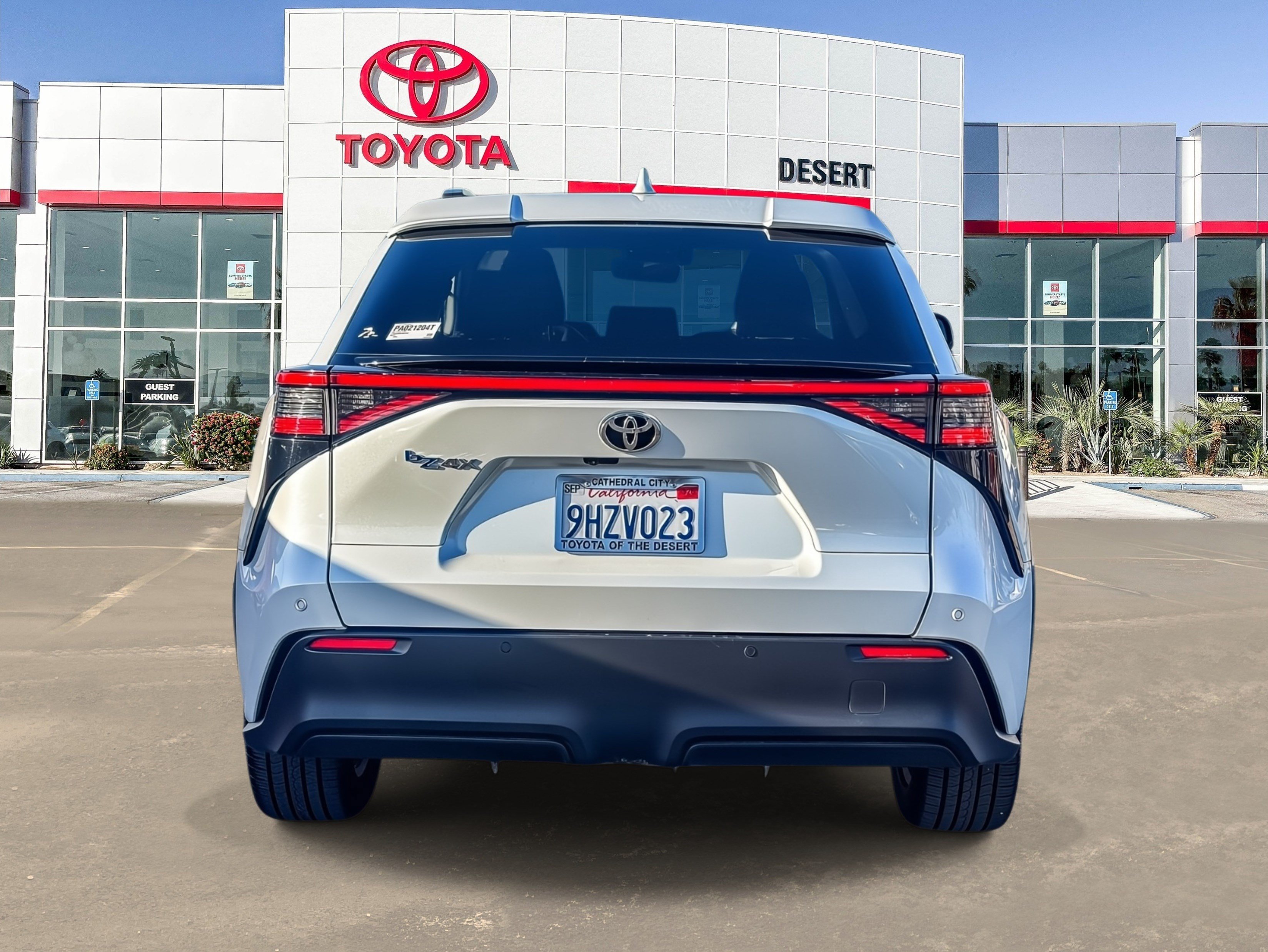 Used 2023 Pearl Toyota XLE image 5