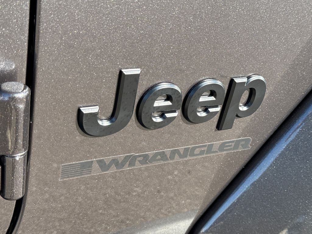 New 2026 Granite Crystal Metallic Clearcoat Jeep Sport S image 8