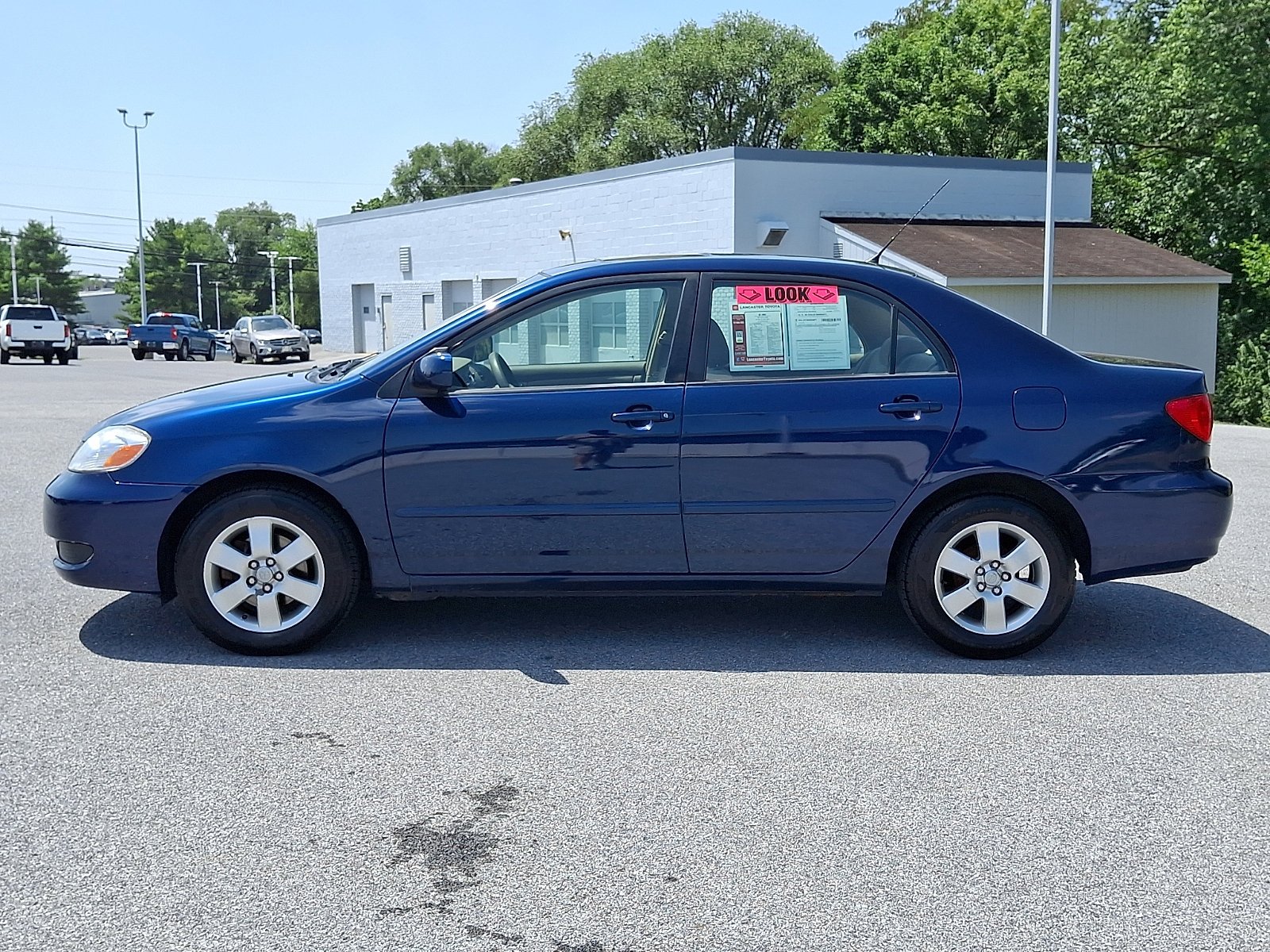 Used 2005 Indigo Ink Pearl Toyota LE image 4