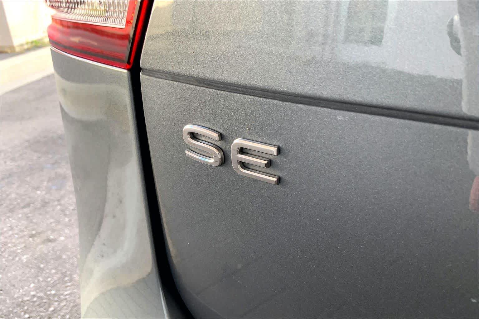 Used 2023 Platinum Gray Metallic Volkswagen SE image 10