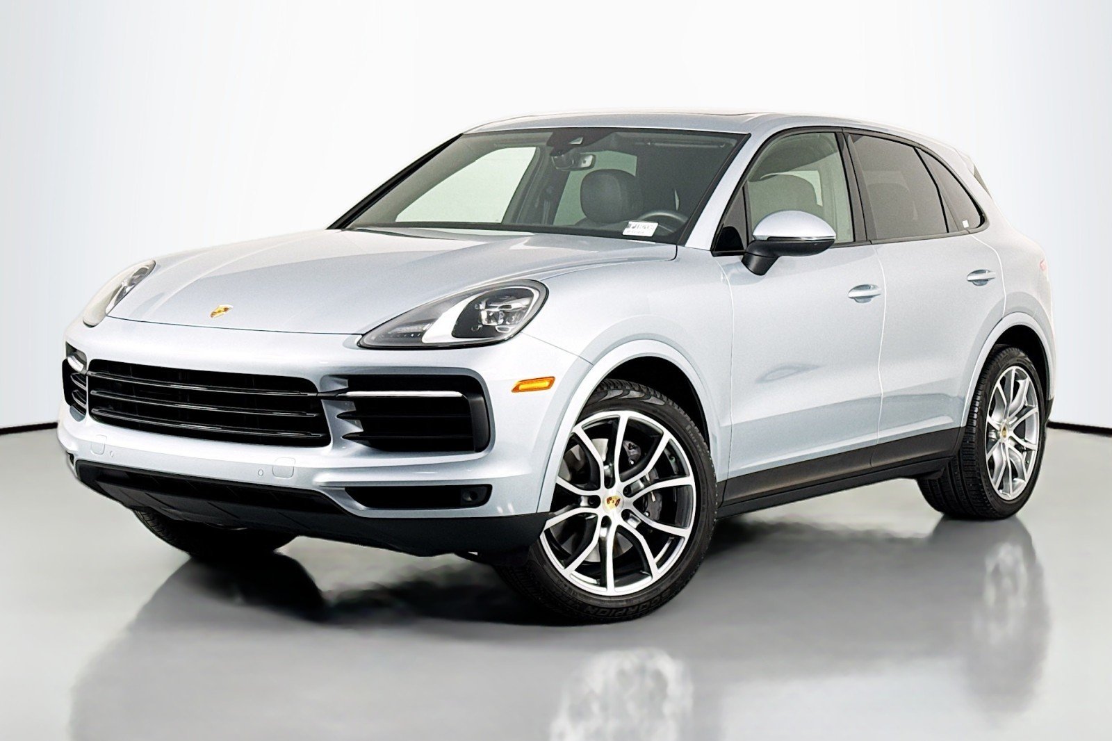 2023 Porsche Cayenne Platinum Edition's photo