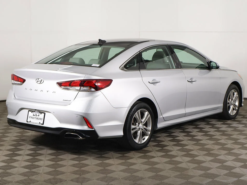 Used 2019 Silver Hyundai Limited image 13