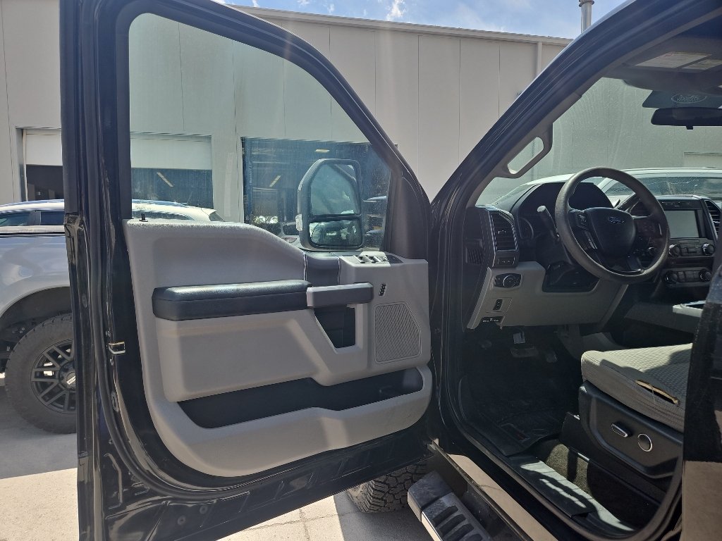 Used 2018 Shadow Black Ford XLT image 7