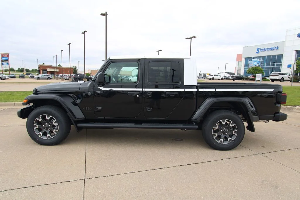 New 2026 Black Clear-Coat Exterior Paint Jeep Sahara image 19