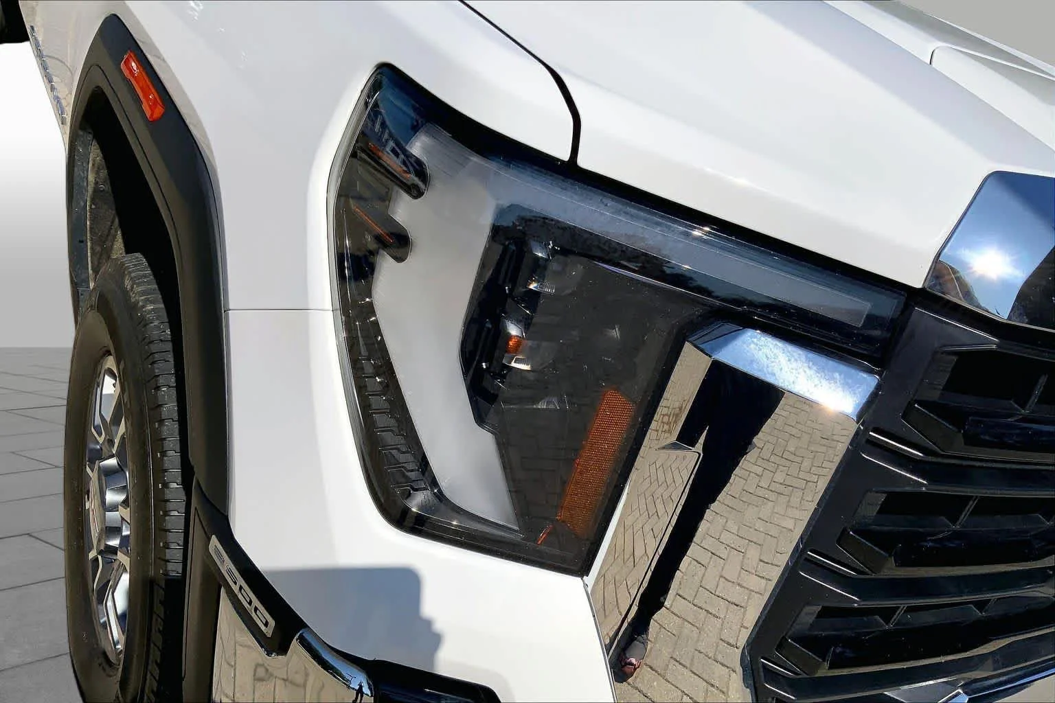 Used 2024 Summit White GMC Pro image 27