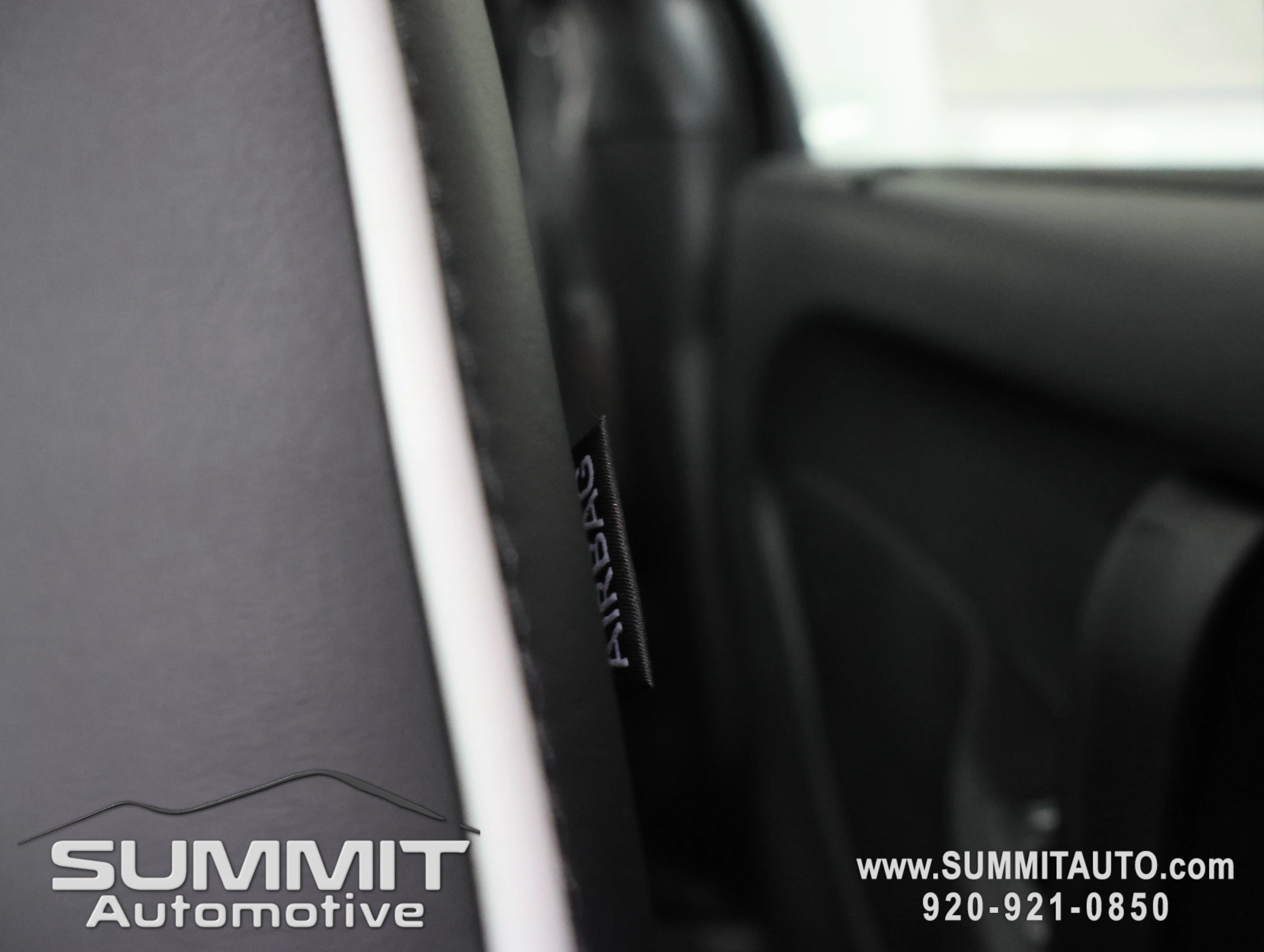 New 2027 Diamond Black Crystal Pearl-Coat Exterior Paint Chrysler Limited image 57