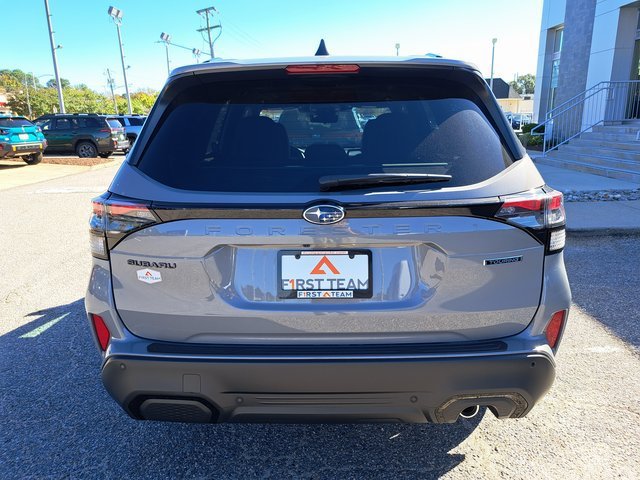 2026 Subaru FORESTER TOURING SUV Slide 4