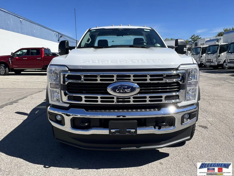 New 2026 Oxford White Ford XL image 3