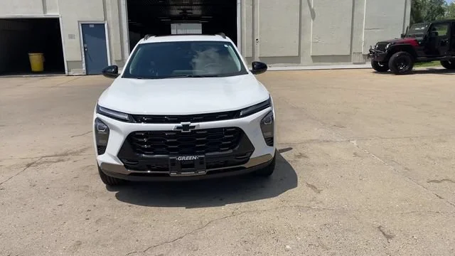 New 2026 Summit White Chevrolet ACTIV image 3