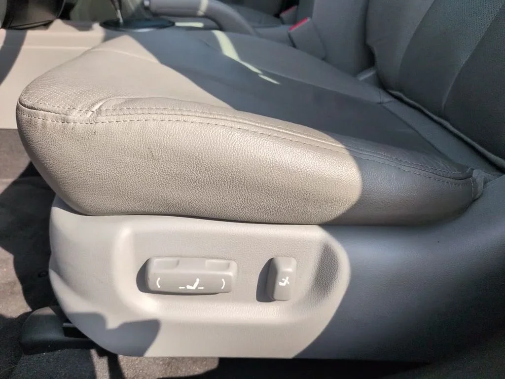 Used 2009 Gray Kia EX image 18