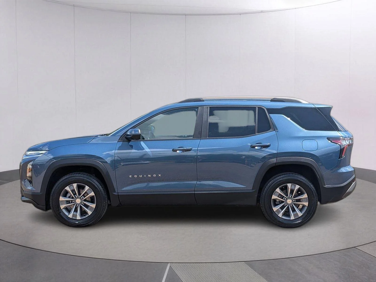 Used 2025 Lakeshore Blue Metallic Chevrolet LT image 2