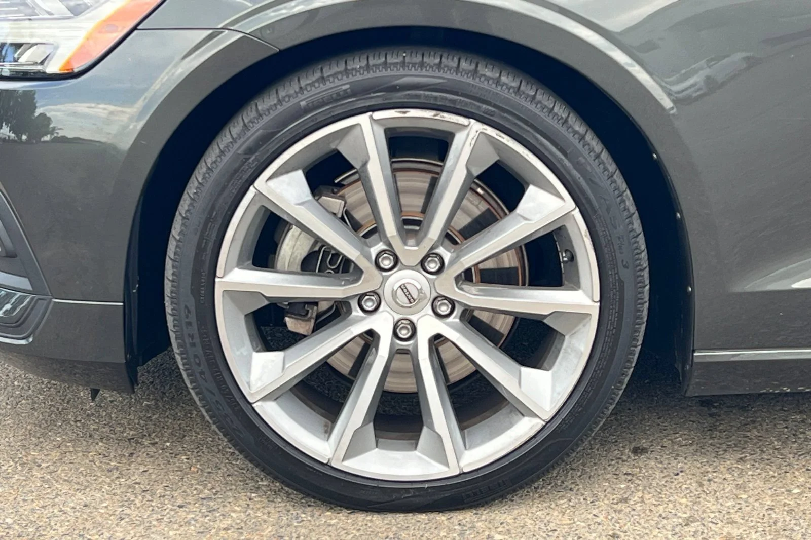 Used 2021 Gray Volvo Momentum image 26