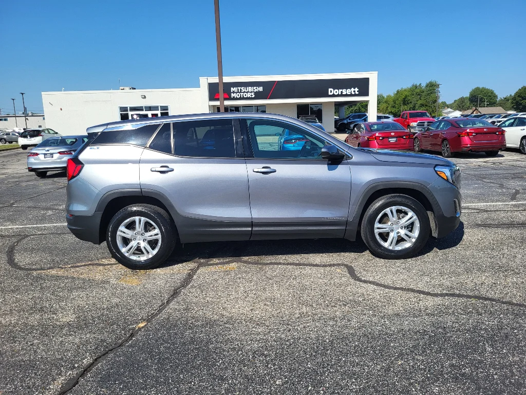 Used 2020 Satin Steel Metallic GMC SLE image 5