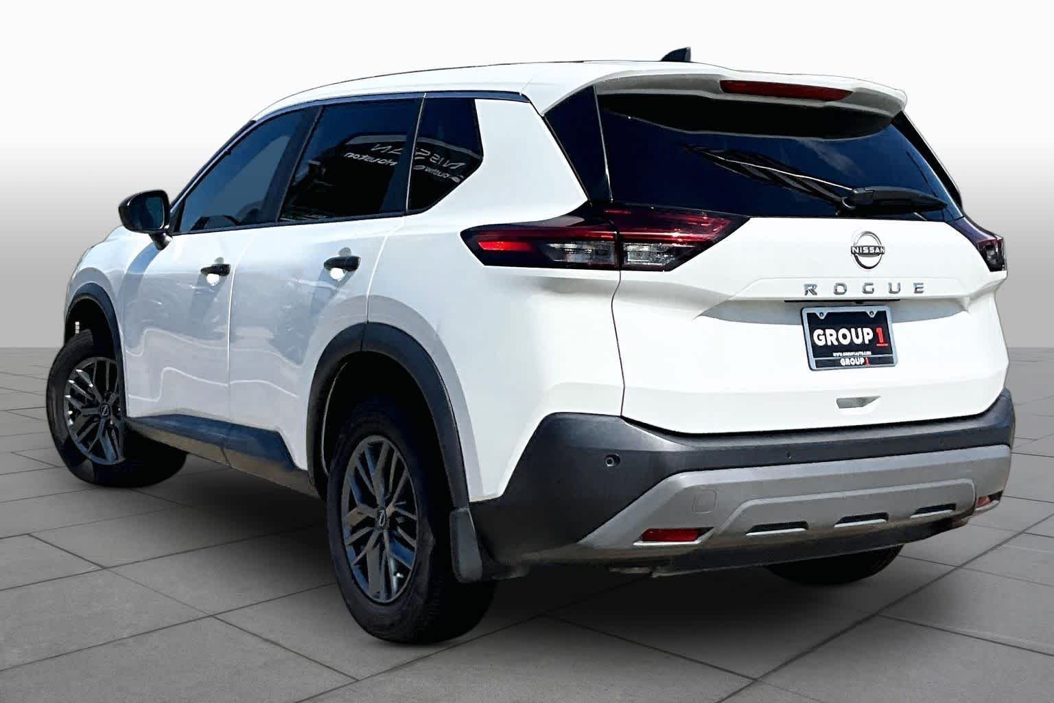 Used 2023 Glacier White Nissan S image 10