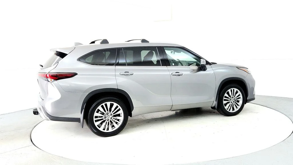 2026 Toyota Highlander Platinum - Photo 6
