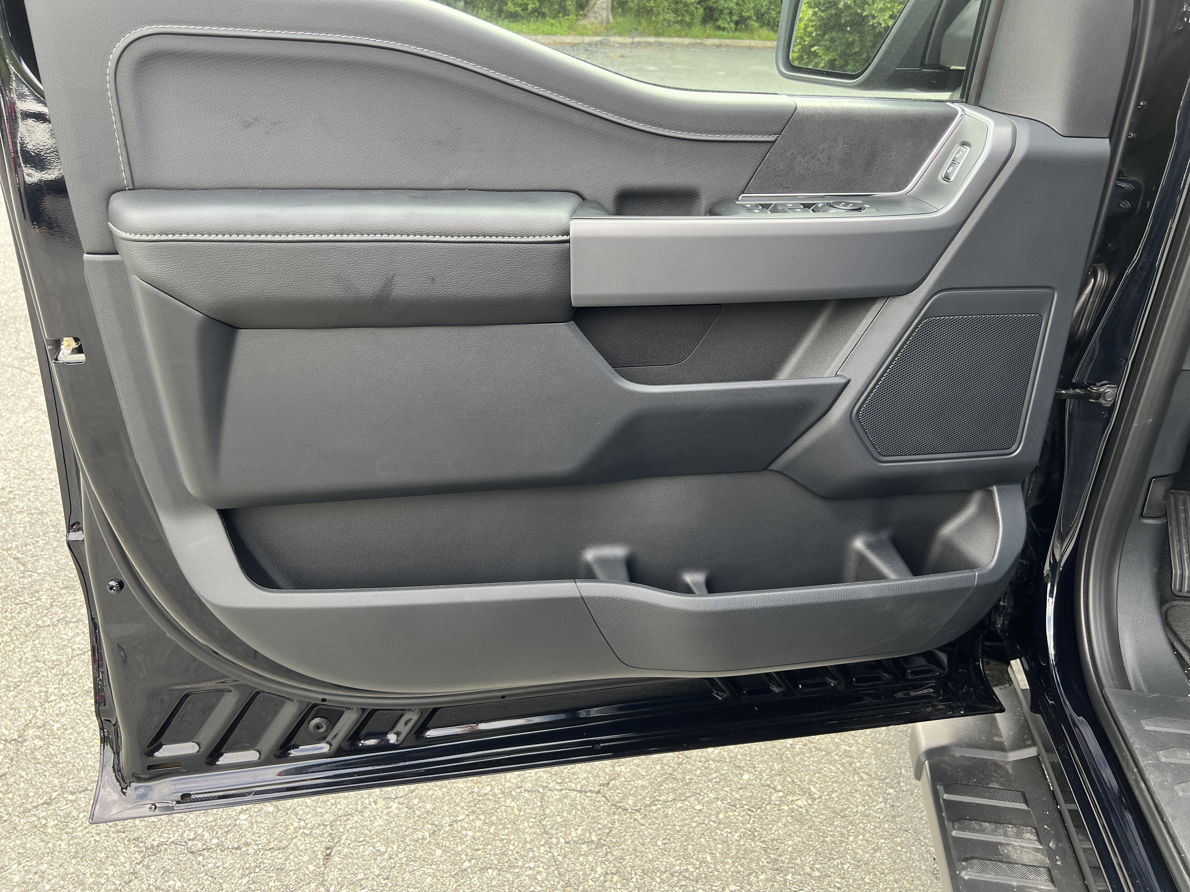 New 2026 Antimatter Blue Metallic Ford XLT image 9