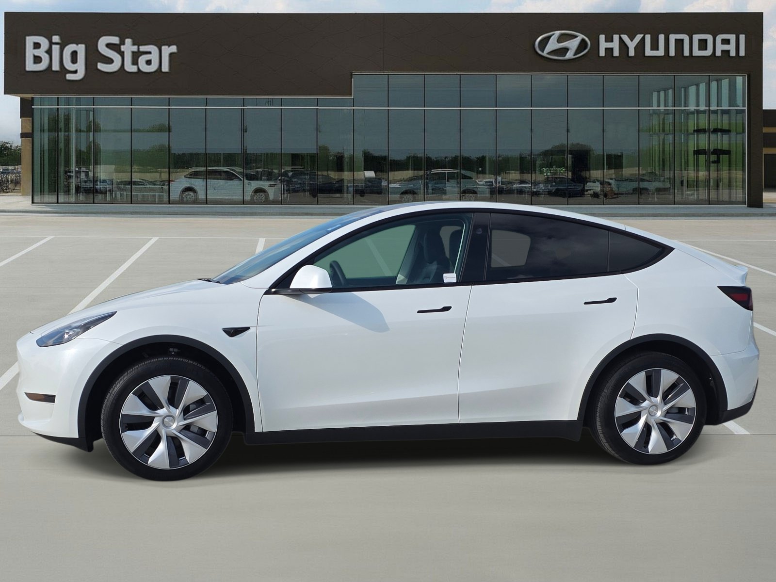 Used 2024 Tesla Model Y Long Range with VIN 7SAYGDEDXRF073640 for sale in Friendswood, TX