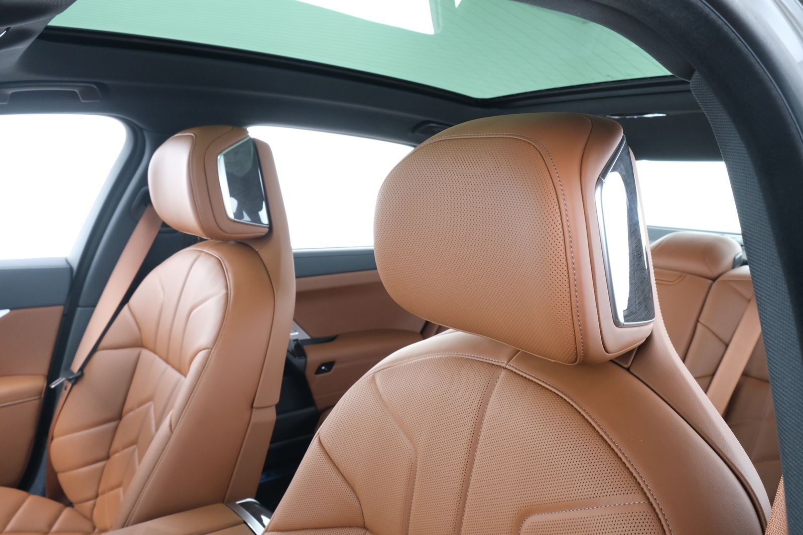 New 2026 Black Sapphire Metallic BMW 760i xDrive image 50