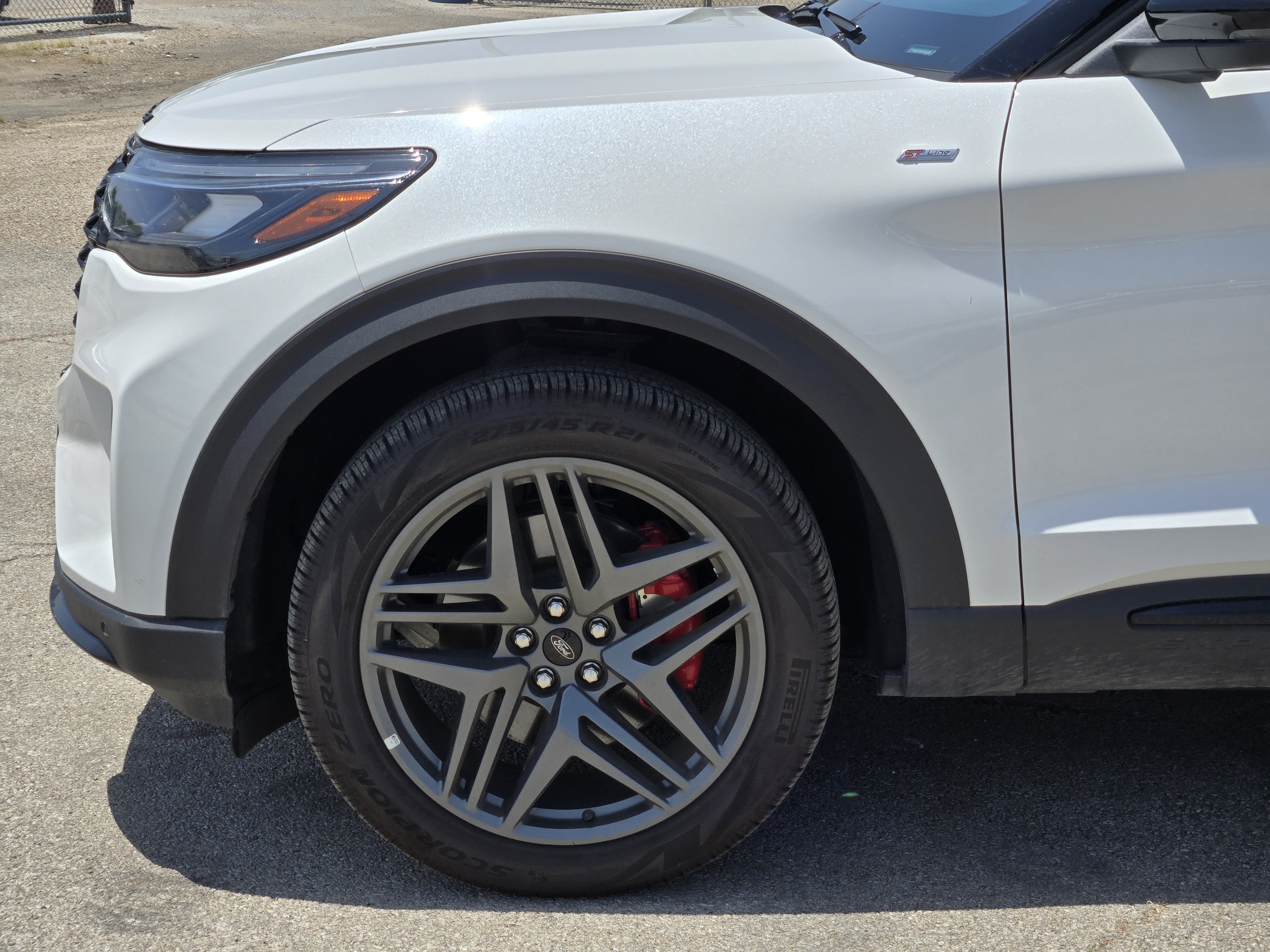 New 2026 Star White Metallic Tri-Coat Ford ST-Line image 6