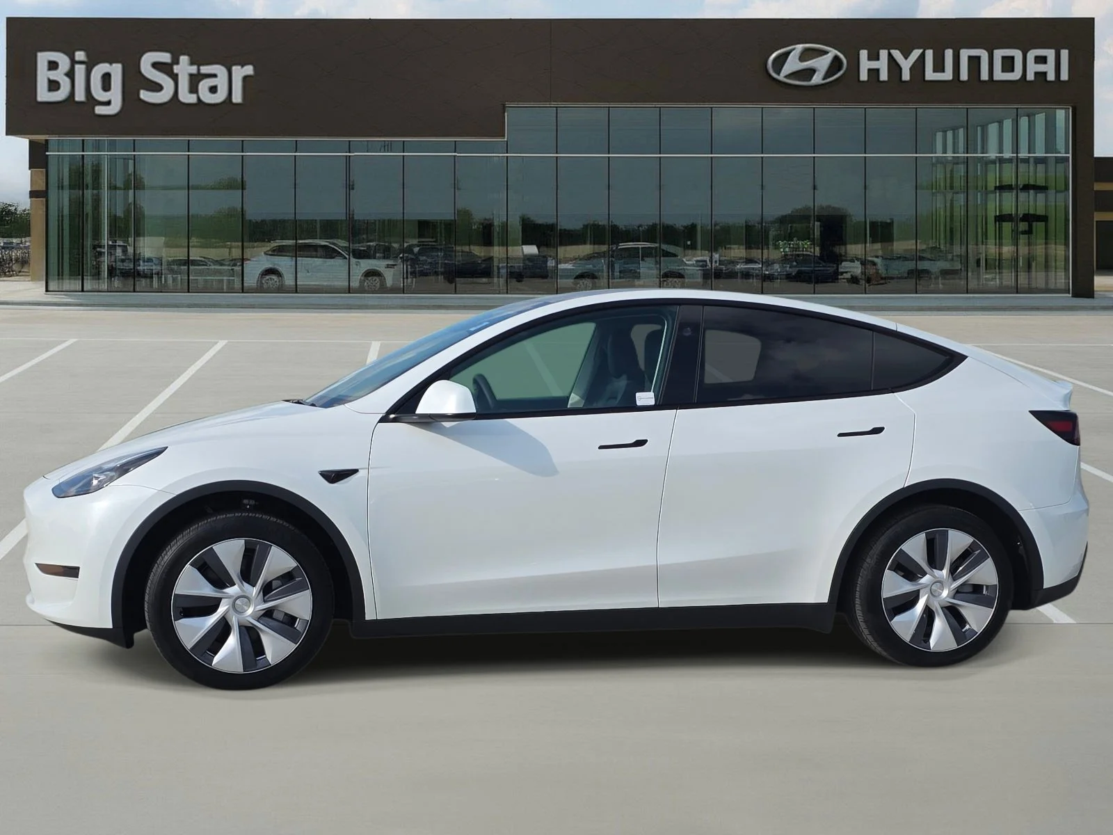 Used 2024 Tesla Model Y Long Range with VIN 7SAYGDEDXRF073640 for sale in Webster, TX