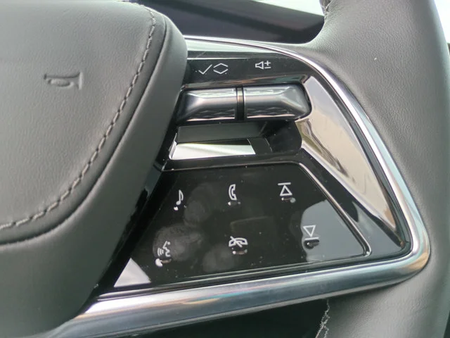 2026 Cadillac Escalade V-Series - Photo 18
