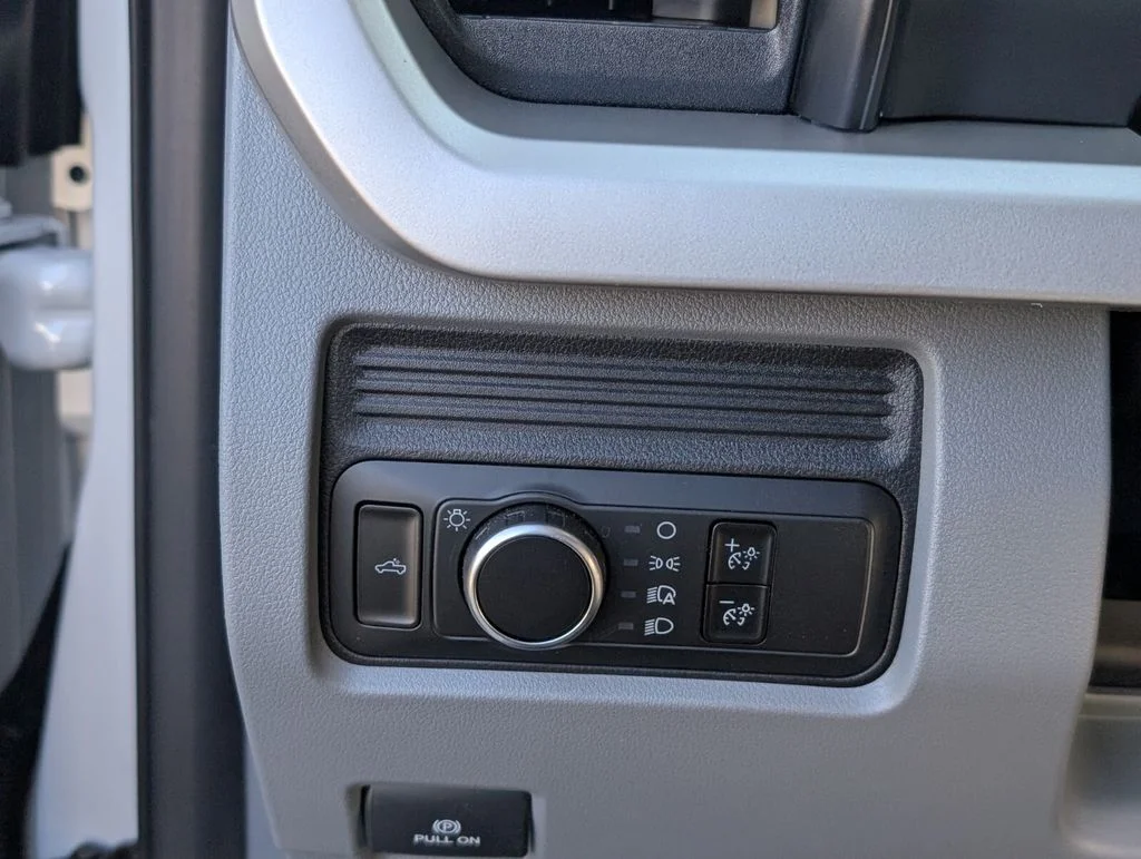 New 2026 Oxford White Ford F-250® XL image 15