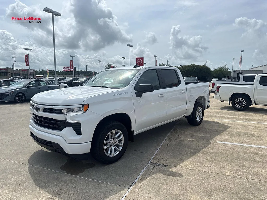 Used 2026 Summit White Chevrolet RST image 3