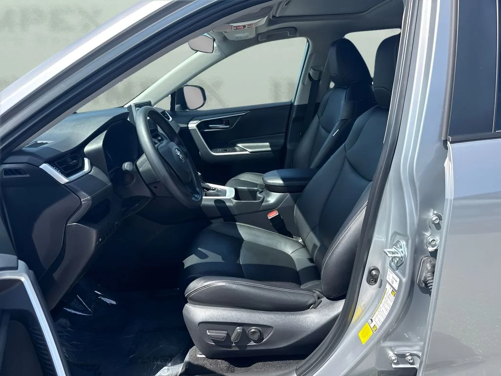 Used 2025 Silver Toyota XLE image 5