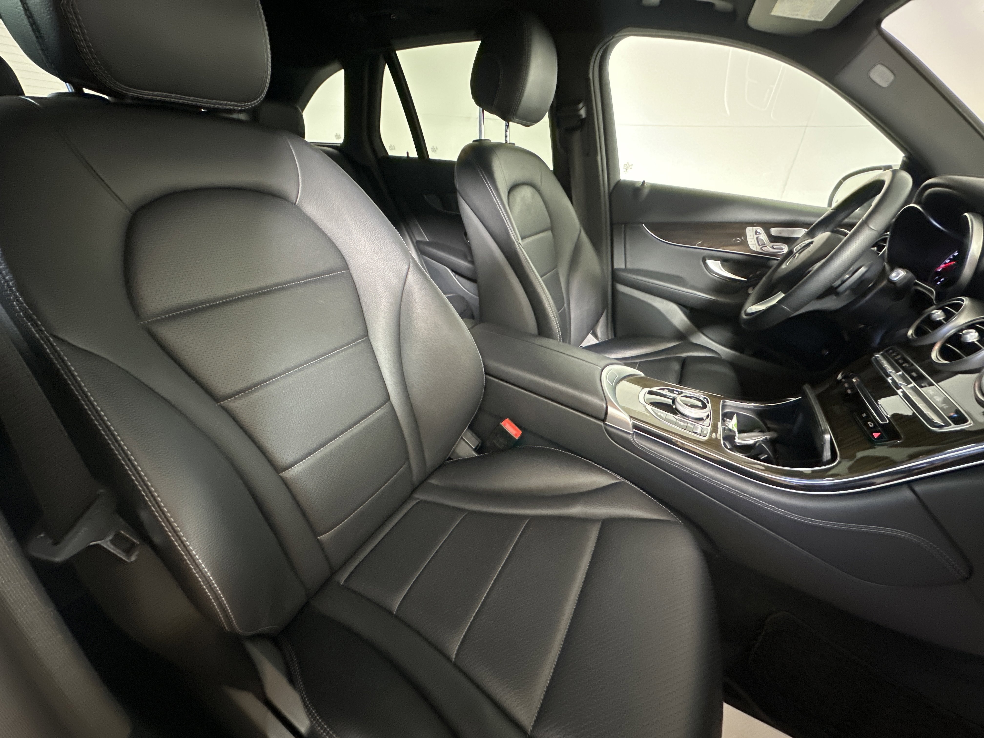 Used 2017 Polar White Mercedes-Benz GLC 300 image 23