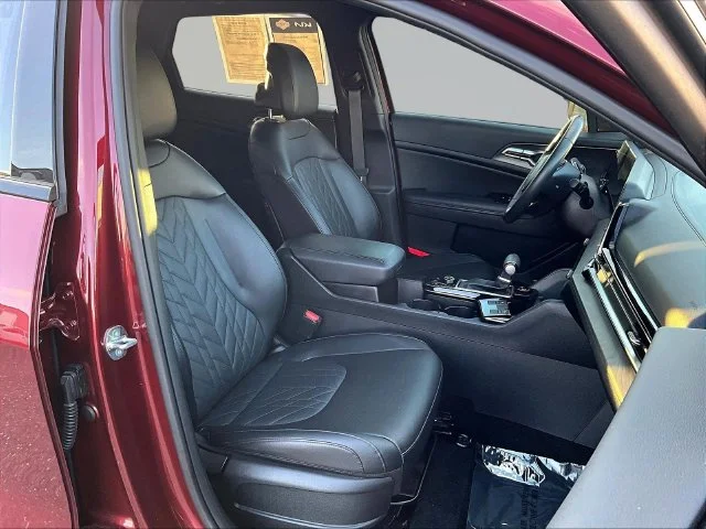 Used 2025 Red Kia X-Line image 36