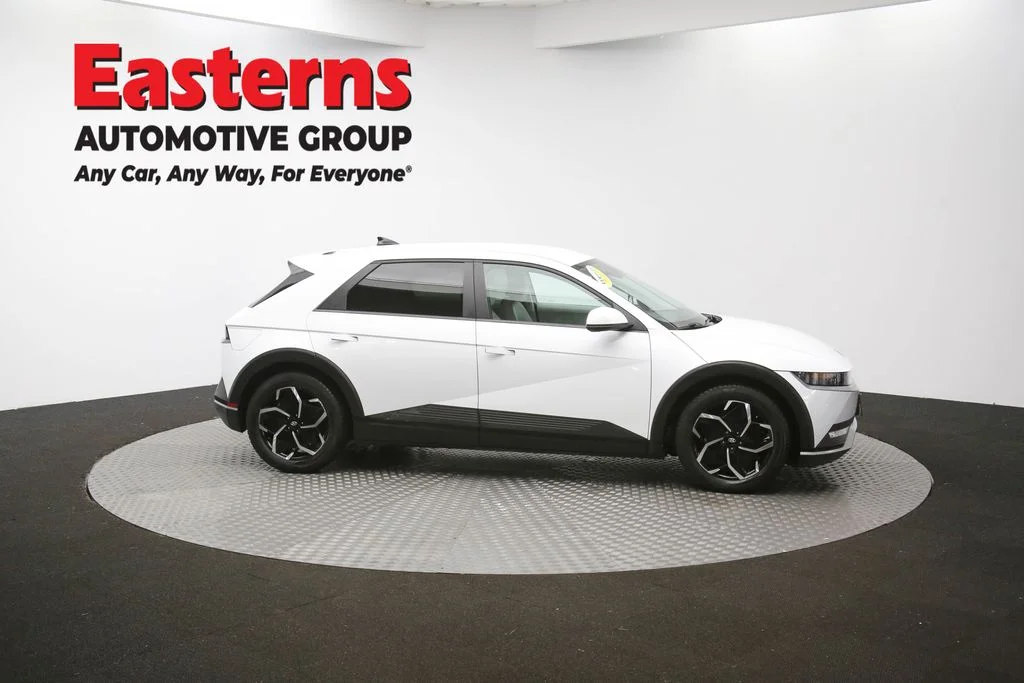 Used 2023 White Hyundai SEL image 46