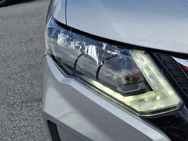 Used 2020 Silver Nissan S image 10