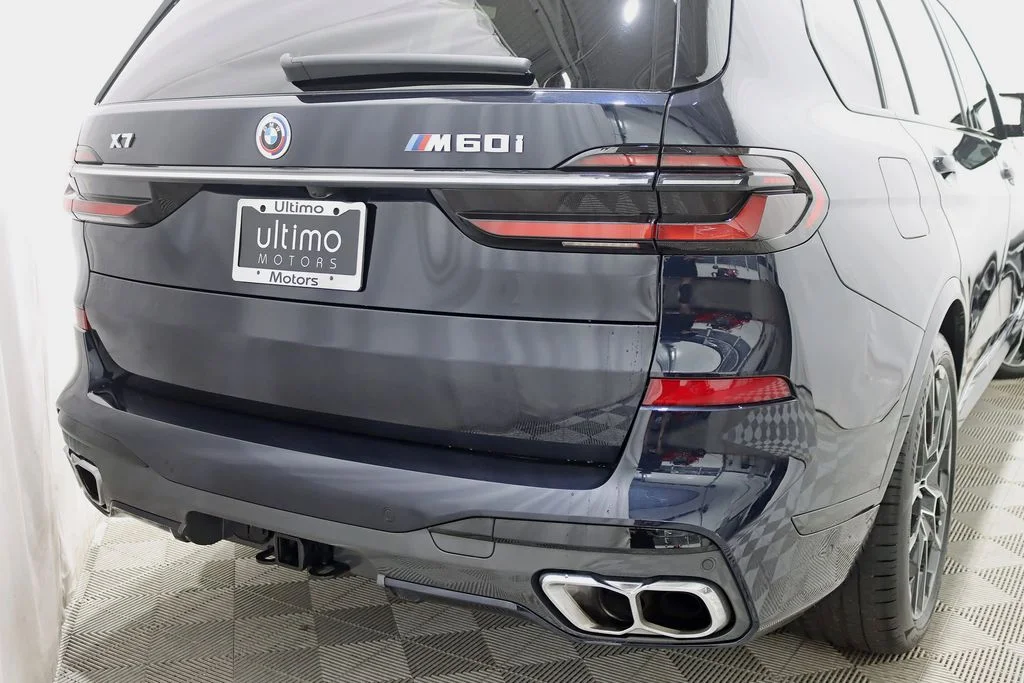 2023 BMW X7 M60i