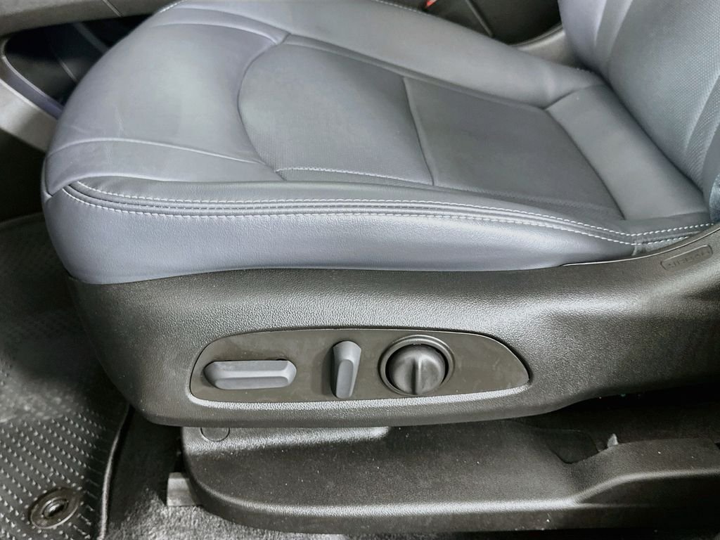 Used 2023 Ebony Twilight Metallic Buick Essence image 20